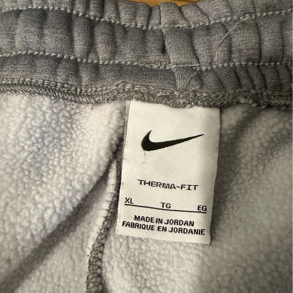 Nike Therma-FIT Gray Sweatpants - Picture 3 of 4